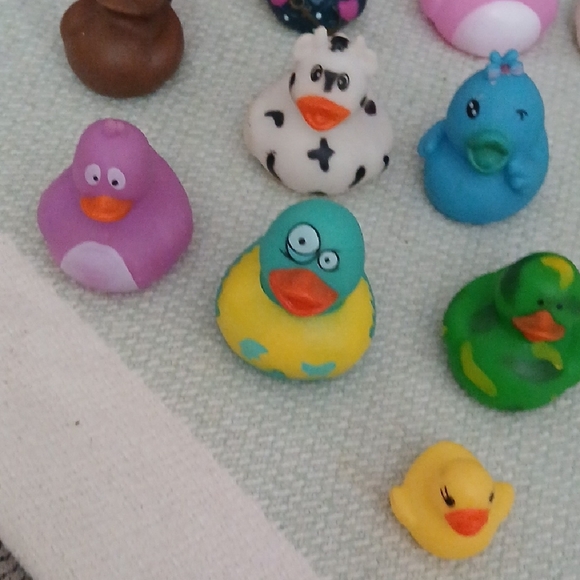 Collectible 23 Rubber Duck Set - Assorted Colors And Bag - Picture 4 of 9
